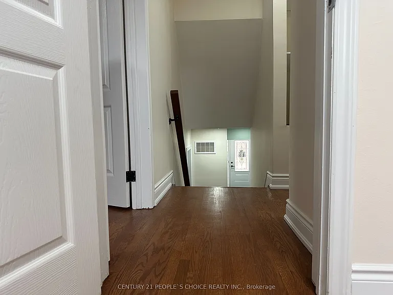 7490 Middleshire Dr — Photo 36