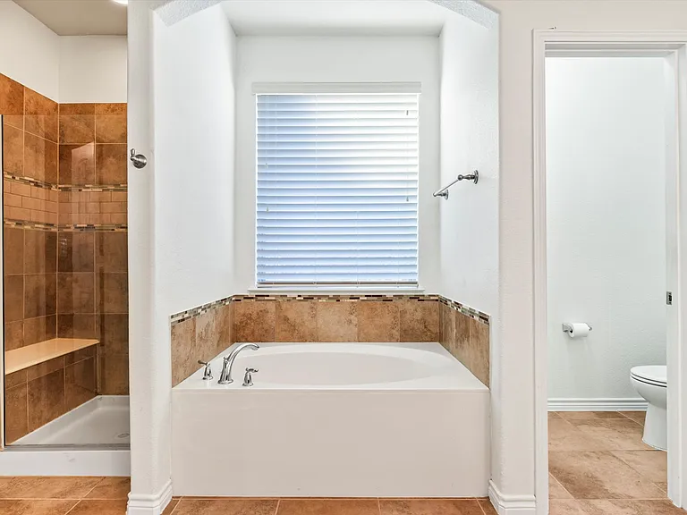 5733 Coleto Creek Cir — Photo 11