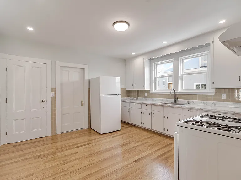 11 Willow Ave #2 — Photo 2