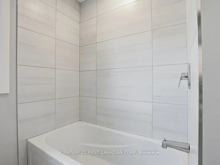 2775 Oriole Dr #UPPER — Photo 31