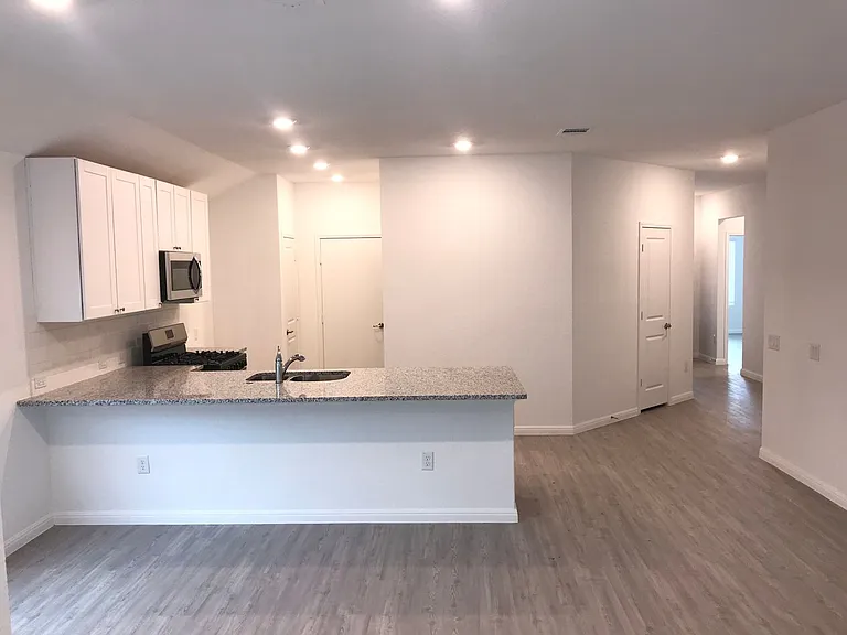 750 Haas Way — Photo 9