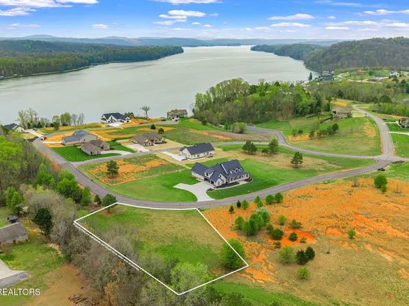 129 Docks Of The Bay Dr, Harriman, TN 37748