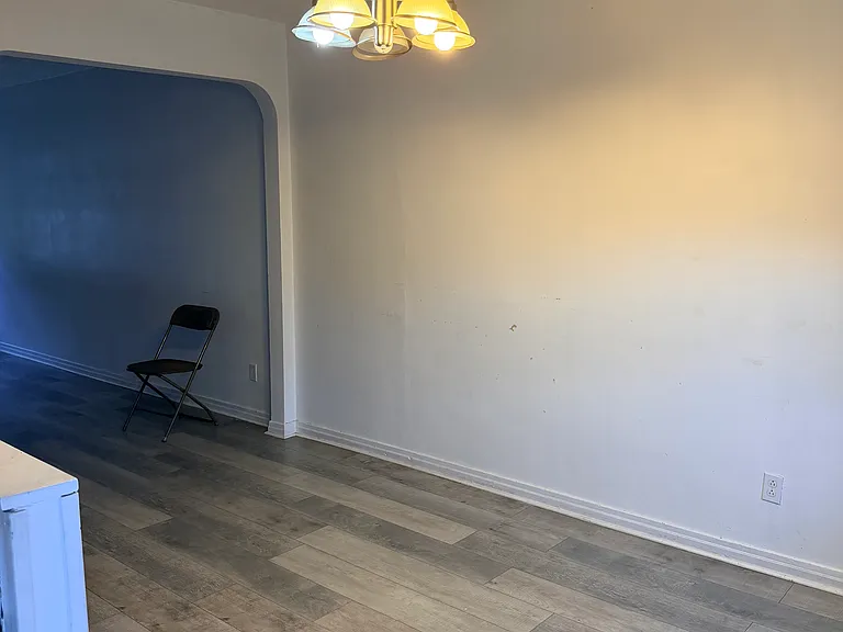5653 Clearview Expy — Photo 4