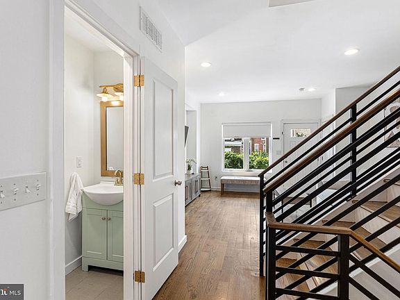 5th image of 867 N Opal St