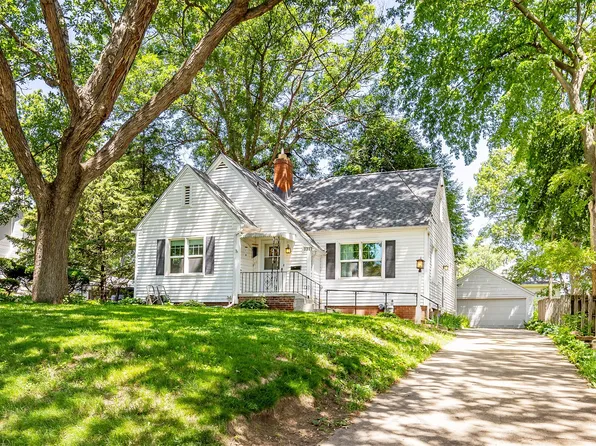 1211 46th St, Des Moines, IA 50311