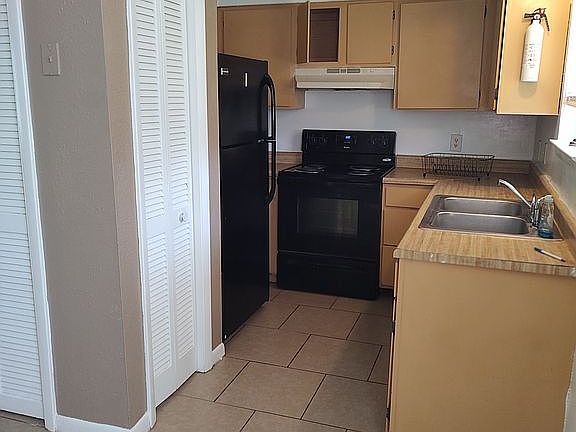 Kitchen ice maker 