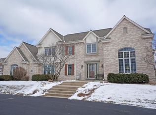 W311N4956 Old Steeple Ct, Hartland, WI 53029