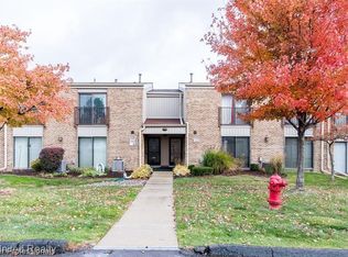 17987 University Park Dr #73, Livonia, MI 48152
