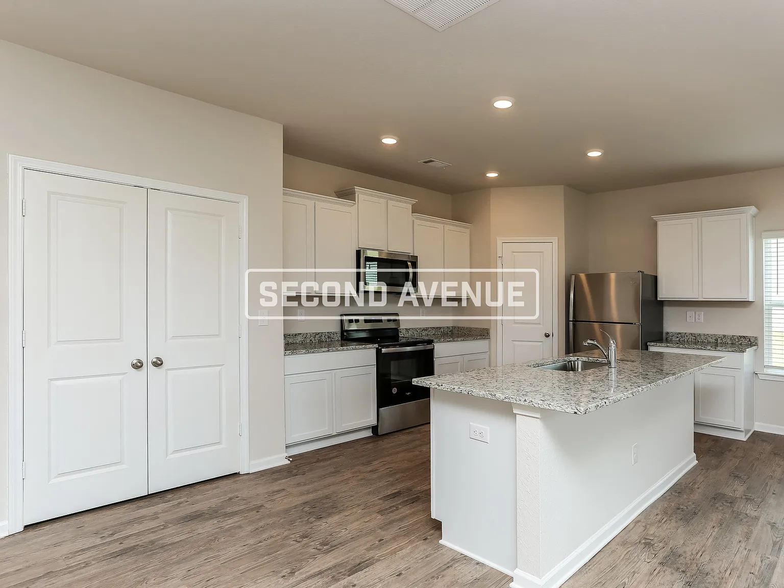 3 bed, 2.5 bath, 2156 sqft, $2,009 — Photo 2