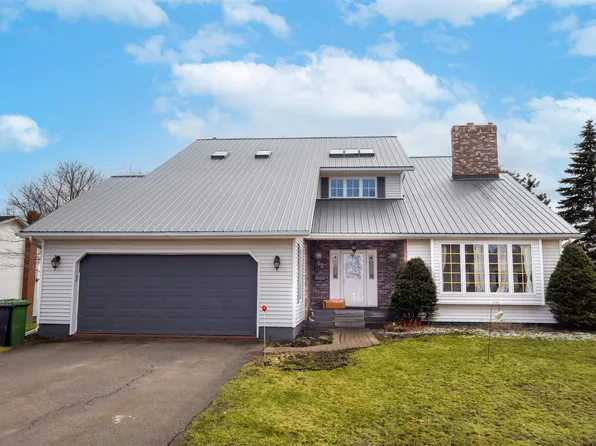 42 Cortland St, Charlottetown, PE C1E 1K9