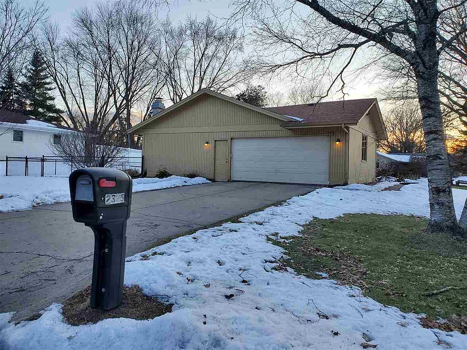 1st image of 2325 Silverthorn Dr