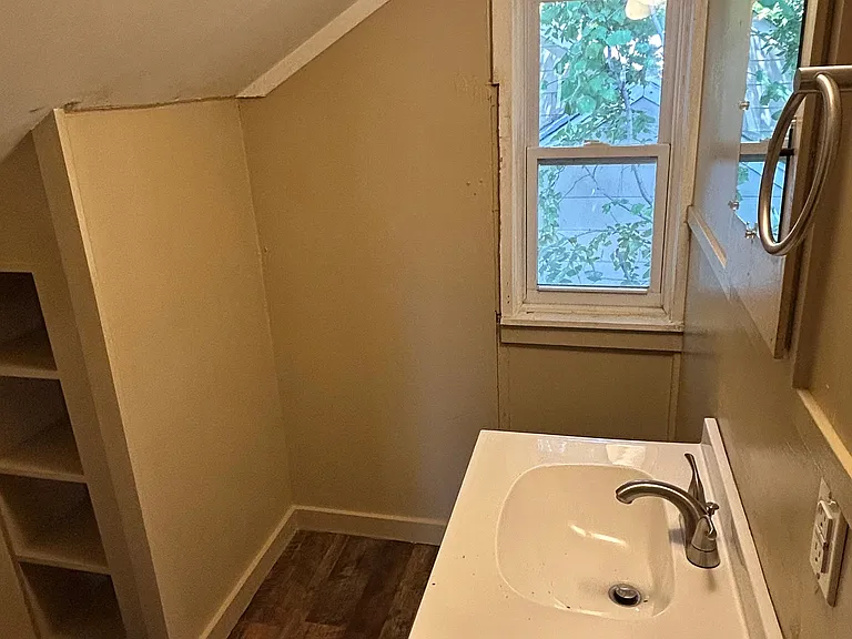 3328 E 6th St — Photo 14
