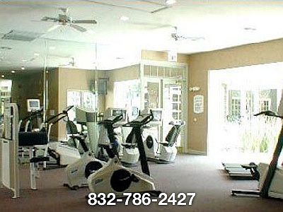 2nd image of 938 Kingwood Dr