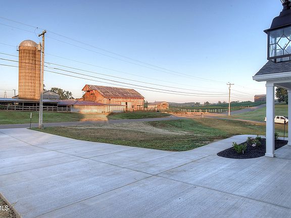 4th image of 108 Collins Ln