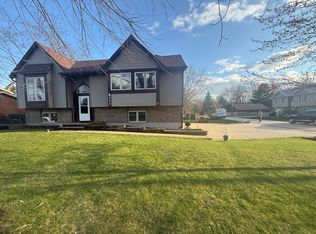 8313 Garrison Rd, Wonder Lake, IL 60097