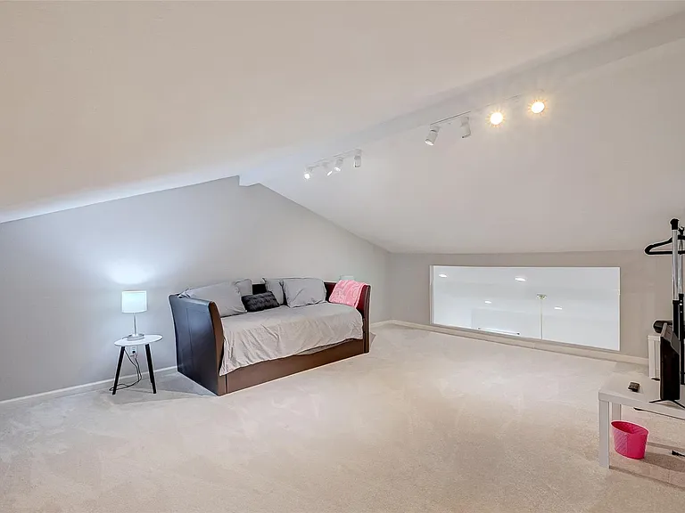 8077 El Mundo St #8077 — Photo 35