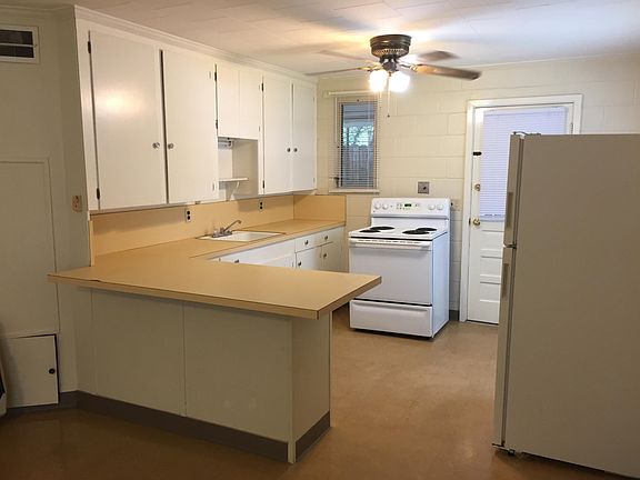 3rd image of 6819 Temple Ln