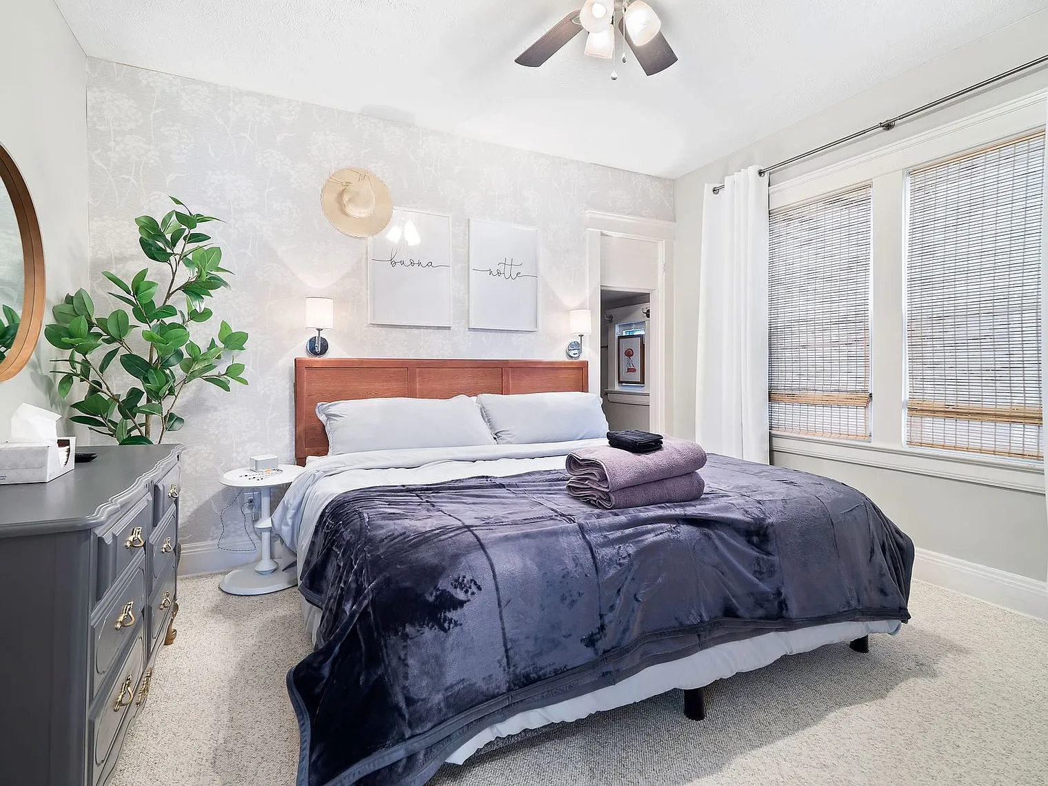 2 bed, 1.0 bath, 990 sqft, $2,504 — Photo 2