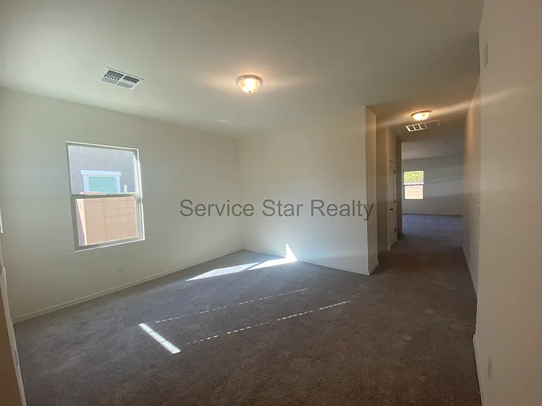 2402 E Alonso Dr — Photo 6