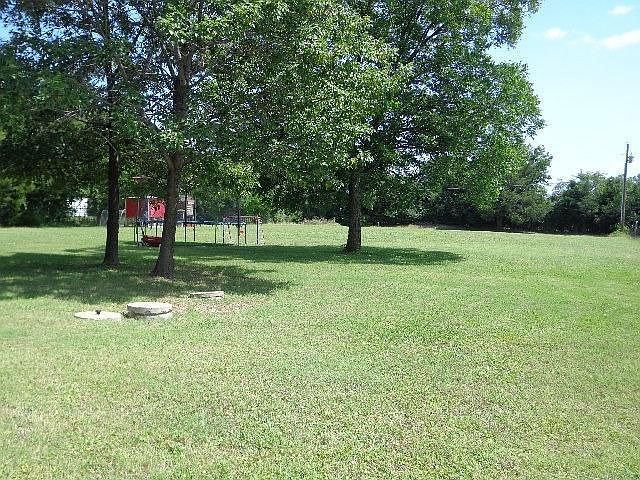 1st image of 820 Twin Oaks Dr