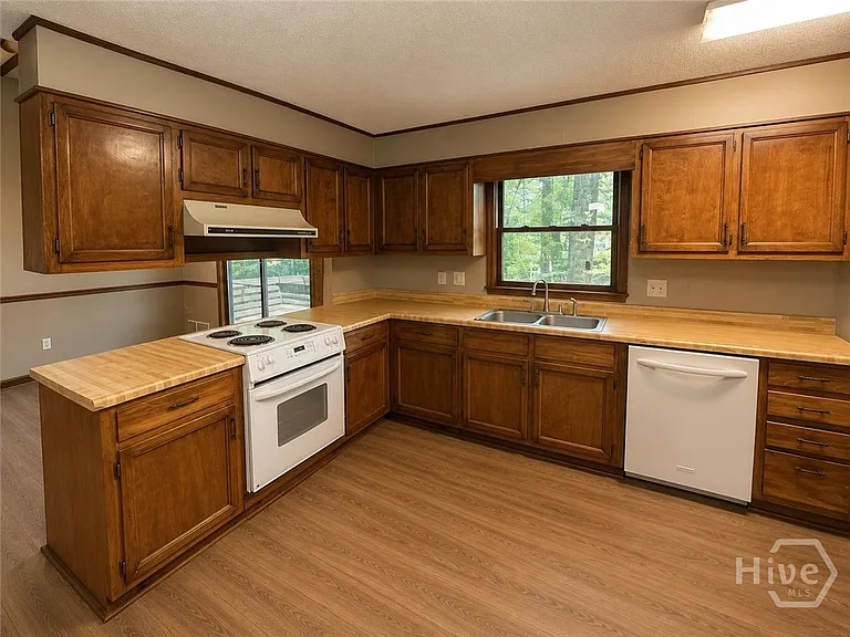 110 Flannigans Pl — Photo 2