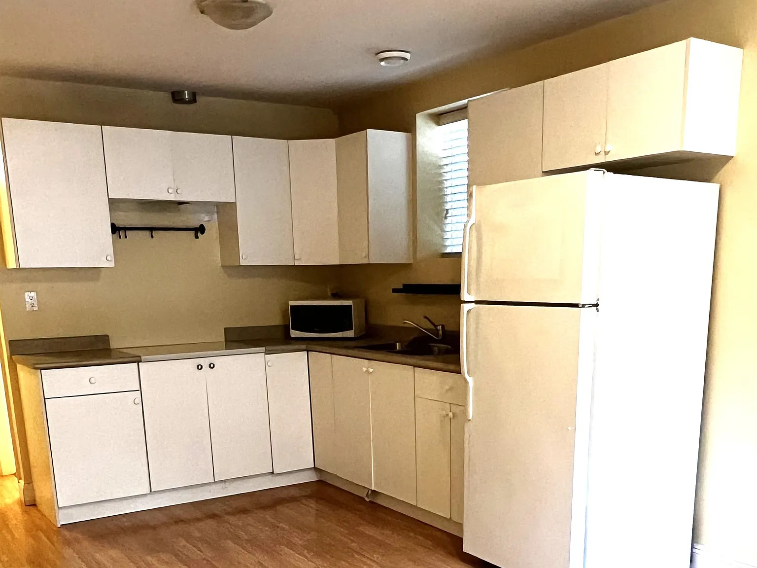 2 bed, 700 sqft, $1,400 — Photo 2