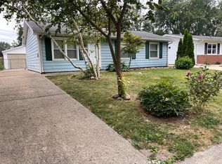 1501 Fairfield Dr, Springfield, IL 62702