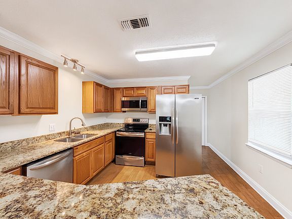 5th image of 806 Fairview Dr APT B