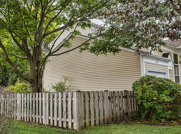 2nd image of 269 W Broadmoor Ct