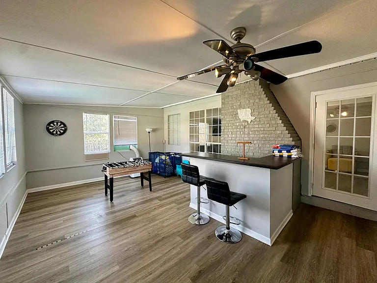9501 Pondside Ln — Photo 6