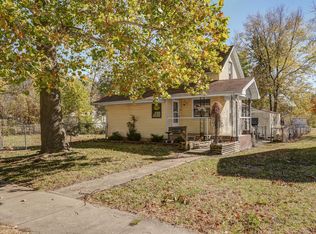 312 W Locust St, Aurora, MO 65605