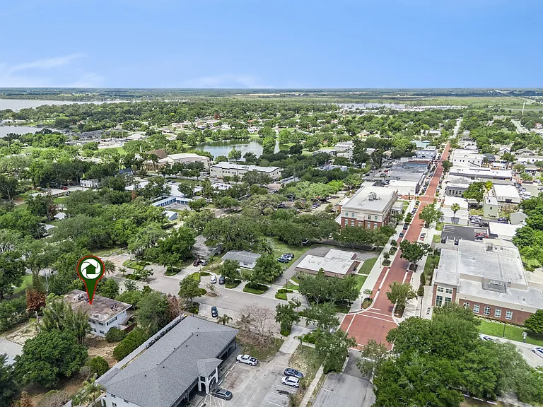 convenient to downtown Clermont and Lake Minneola
