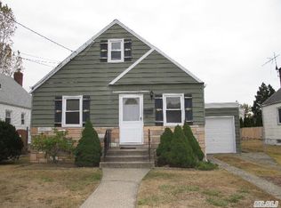101 Goldie Ave, Bellmore, NY 11710
