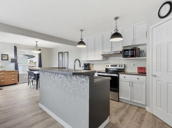 44 W Cimarron Grove Way, Okotoks, AB T1S 2L9