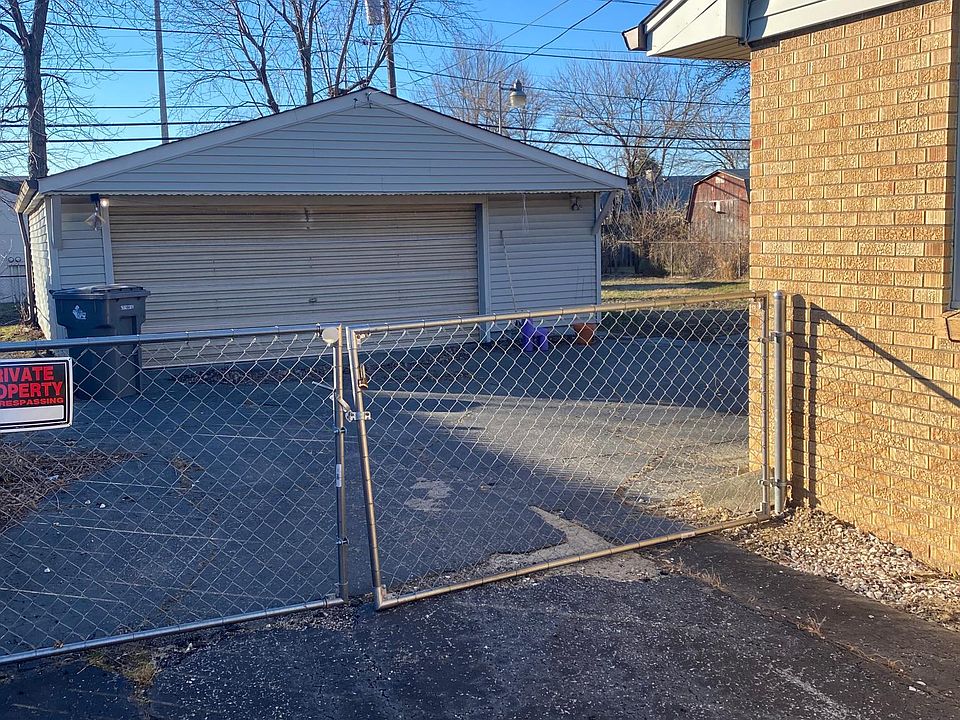 2nd image of 1720 N Englewood Dr
