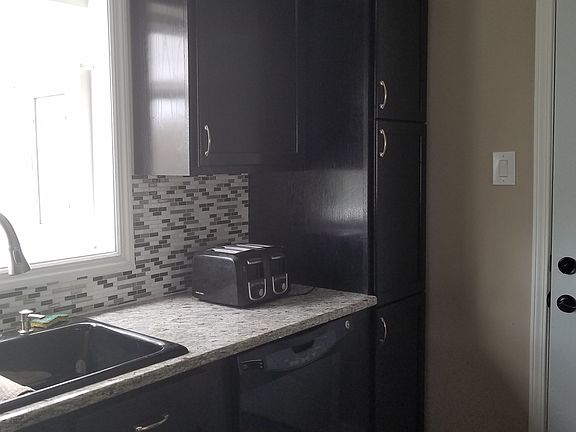 5th image of 6221 W 93rd Pl