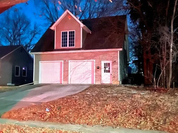 4017 Cambridge St, Des Moines, IA 50313