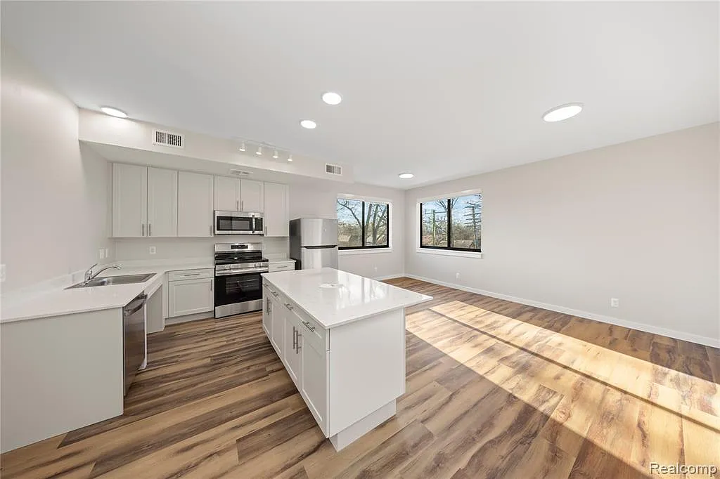 Building Photo - 16530 E Warren Ave #209