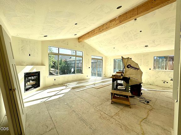 3rd image of 312 Lithia Ave