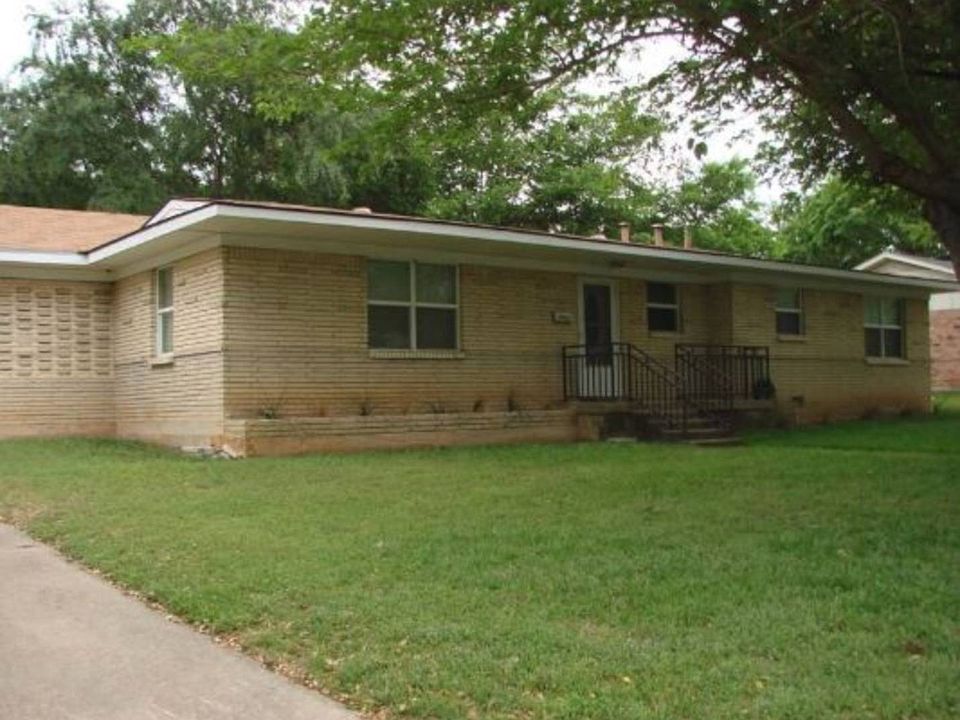 1st image of 2632 Mimosa Park Dr