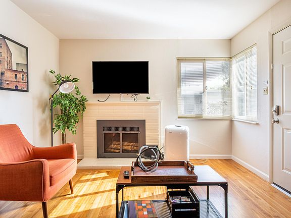 3rd image of 2707 Alma St
