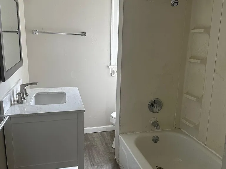 798 E Whittier St — Photo 9