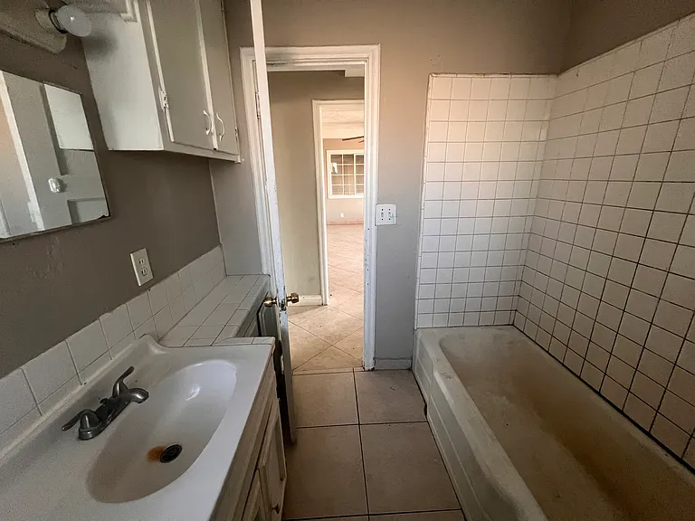 2810 Center St — Photo 7