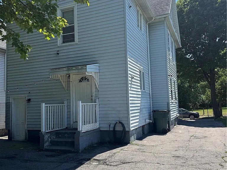 134 Lewis St #DOWN — Photo 2