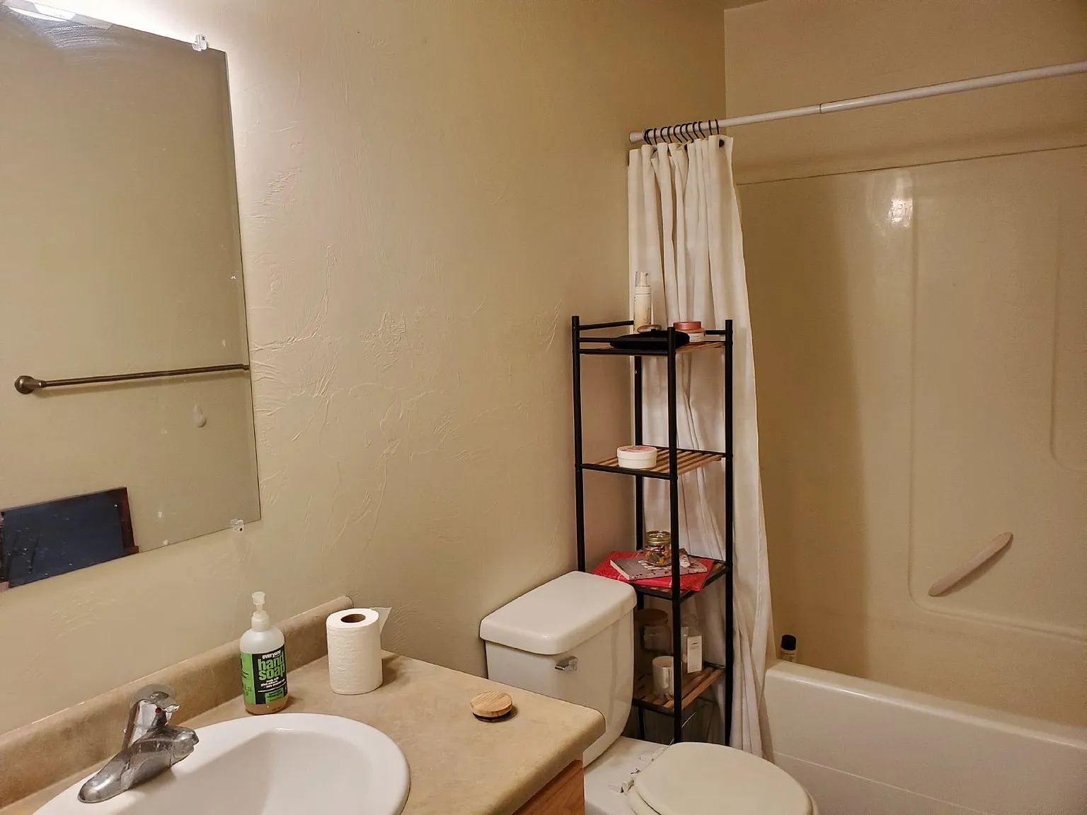 3 bed, 2.0 bath, $1,900 — Photo 1