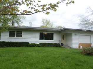 105 W Broadway St, McHenry, IL 60050