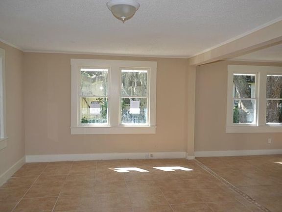 5th image of 223 N Grosse Ave