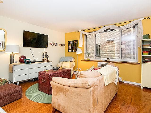 1st image of 515 W Wrightwood Ave APT 213