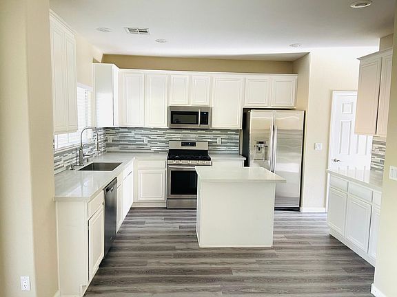 5th image of 581 Caribbean Palm Dr