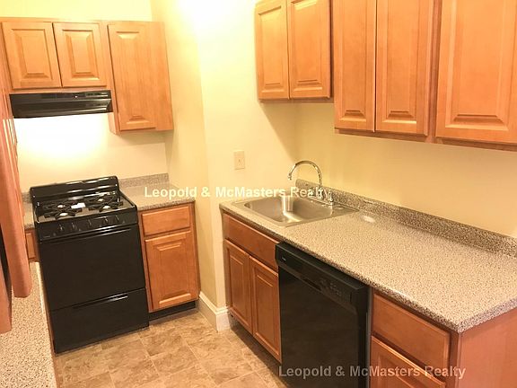 4th image of 223 Essex St APT 40